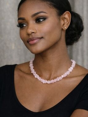 Rose Quartz Chip Necklace – Natural Pink Gemstone Design